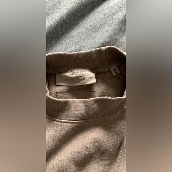 Size medium essentials crew - Picture 2 of 3